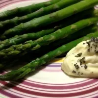 Asparagus with homemade mayonnaise, black Hawaiian sea salt|Angie Changさん