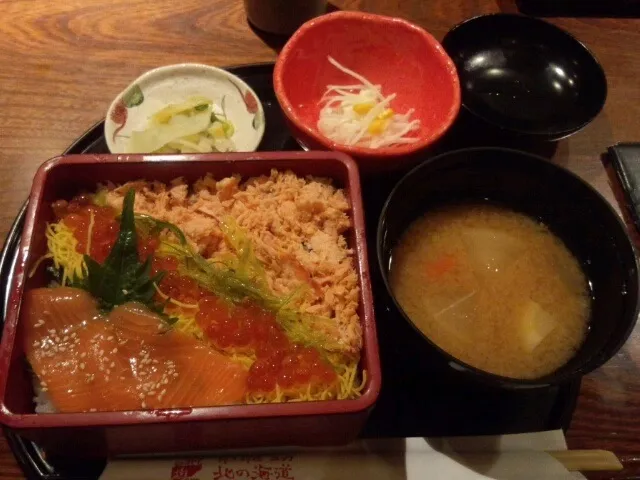 鮭親子定食|おっちさん