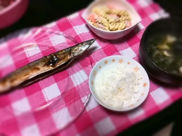 さんま、マカロニサラダ、ご飯、味噌汁|ちょこころね♪さん