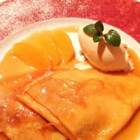 Snapdishの料理写真:crepe and vanilla ice cream