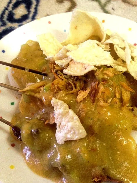 sate ayam lengkap with krupuk ubi singkong nya|nofalindaさん