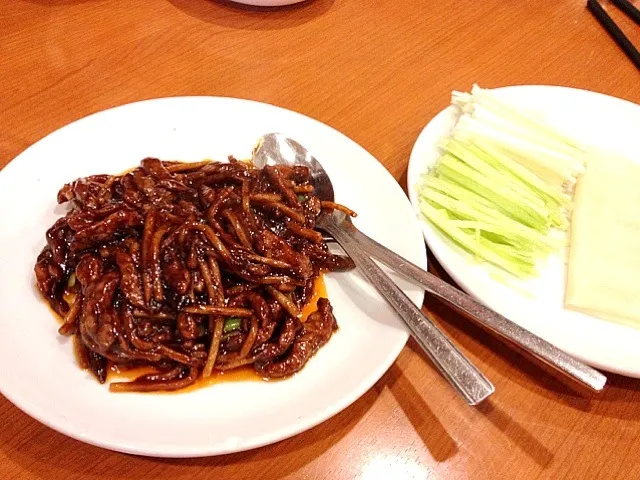 Snapdishの料理写真:牛肉細切り醤油炒め|juneshunさん