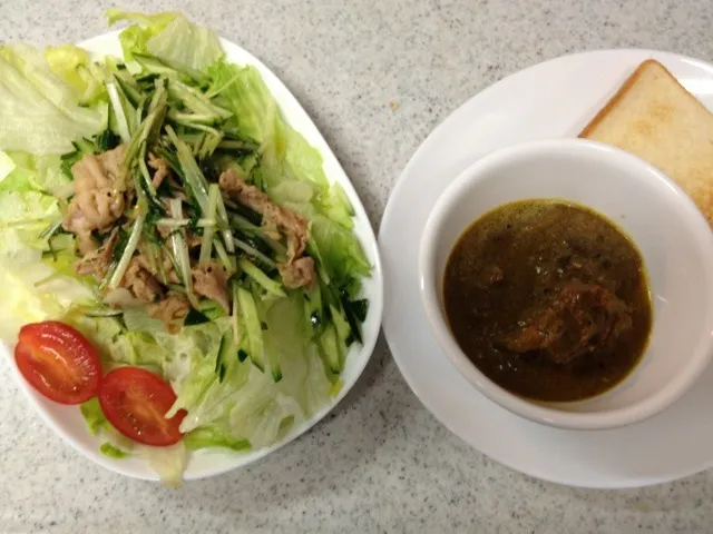 チキンカレーと豚肉と水菜のサラダ|Mika Asakawaさん