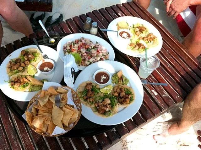 fish tacos and seafood ceviche|Andres Fernandezさん