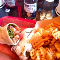 went to Damn Good Burgers and ordered a wrap. Sue me.|Rita Annさん