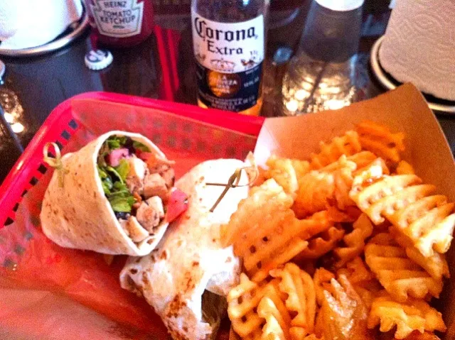 went to Damn Good Burgers and ordered a wrap. Sue me.|Rita Annさん