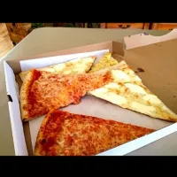 Snapdishの料理写真:pizza|Carly Markbreiterさん