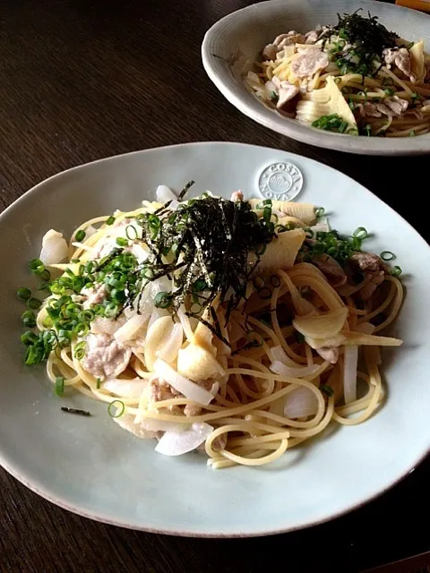 Snapdishの料理写真:豚、筍、新玉ねぎの柚子胡椒パスタ|maruruさん