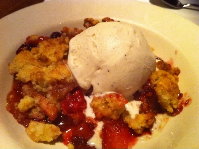 Snapdishの料理写真:Apple and Cranberry Crisp|Christina Kelleyさん