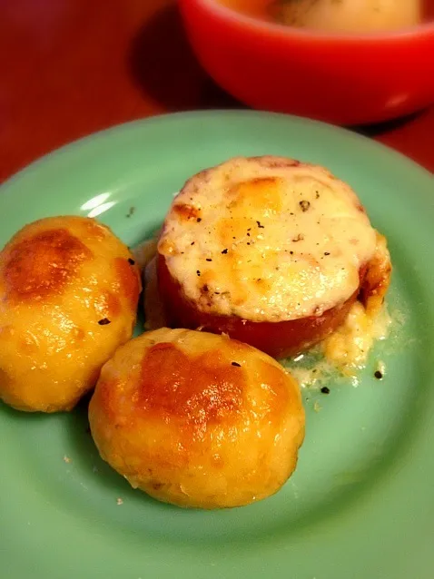 トマトのグラタンと新ジャガのチーズ焼き|NYKさん