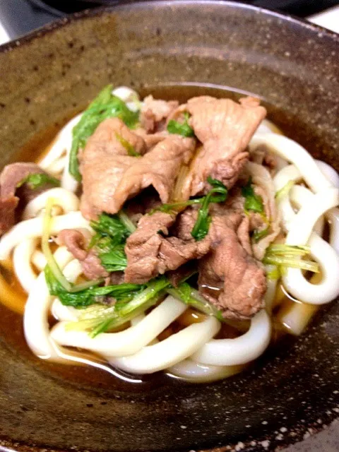 Snapdishの料理写真:肉うどん。見た目はイマイチかもだけど、味はいい！|Yohsukeさん