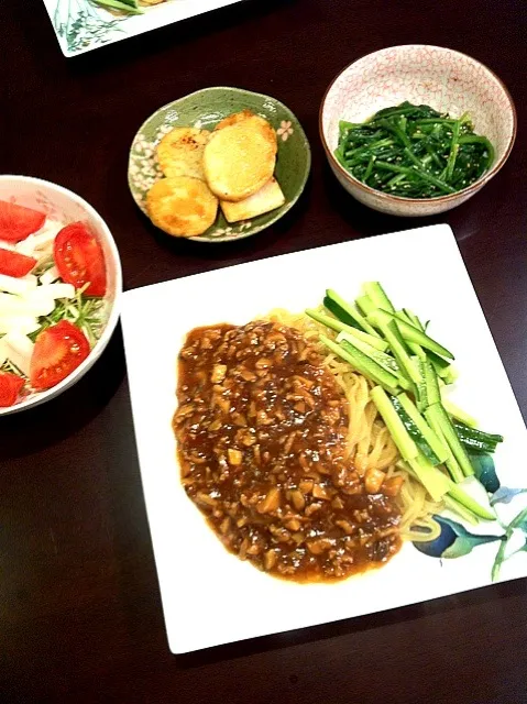 ジャージャー麺、ほうれん草ナムル、長芋バターじょうゆソテー、長芋と水菜のサラダ|yukoさん