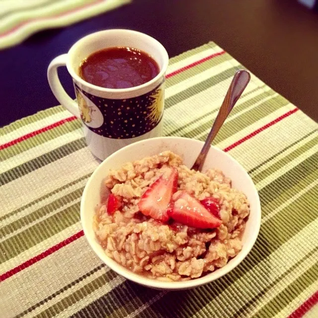 Oatmeal with Strawberries|Evgenniaさん