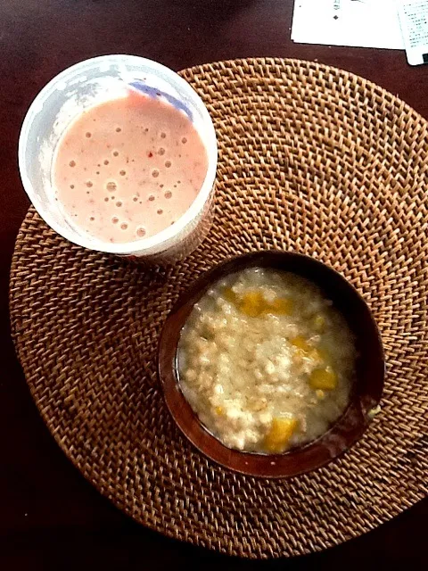 coconut mango oatmeal and strawberry banana smoothie|Kirsten Adachiさん