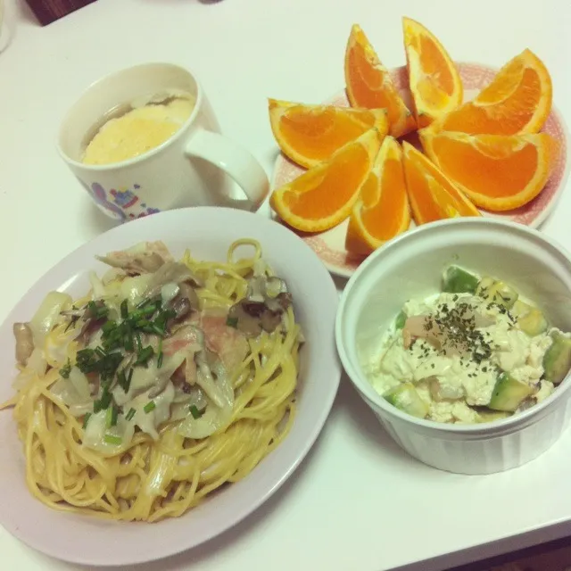 🍴ｴﾘﾝｷﾞとﾍﾞｰｺﾝのｸﾘｰﾑﾊﾟｽﾀ，海老とｱﾎﾞｶﾄﾞの白和え，ｺﾝｿﾒｽｰﾌﾟ，ｵﾚﾝｼﾞ|Vanillaさん