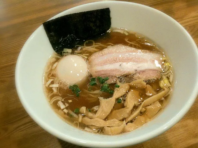 醤油ラーメン、味付け卵つき！|gekoさん