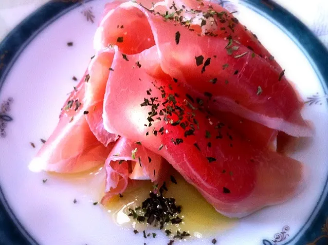 トマトとモッツァレラチーズの生ハム巻き|小嶋 女々さん