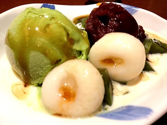 green tea ice cream in soy bean milk topped with red bean & black syrub|joyさん