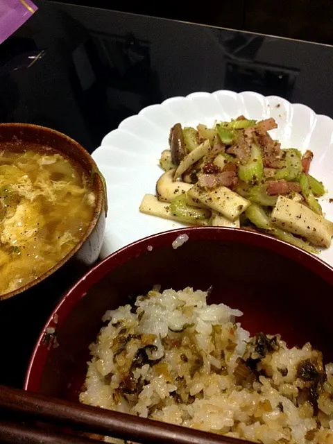 セロリの葉で菜飯風ご飯、セロリとベーコンとエリンギの粒マスタード炒め、ネギタマスープ #タロメシ #アプメシ|taro nishidomeさん