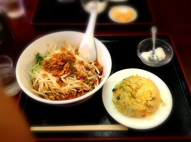 担々麺と半チャーハン|しろくまさん