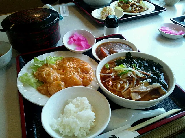 エビのごまチリ定食|かんのかがりさん