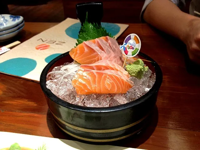 Snapdishの料理写真:salmon sashimi|Watashiさん