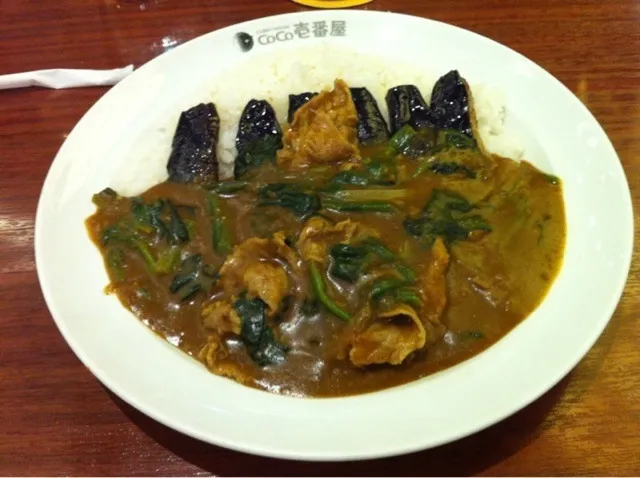 Shabu pork curry with spinach, egg plant and rice|Piyarat Tatawatornさん