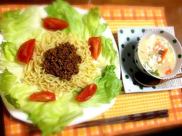 今日のごはんは ❀大戸屋風野菜たっぷりチキンと豆腐のトロトロ煮 ❀のりこ特製肉みそジャージャー麺 でございます。|nrkさん