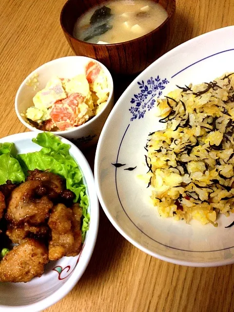 唐揚げ＆ポテトサラダ＆豆腐とナメコの味噌汁＆ジャコとヒジキと梅干の炒めご飯|y3_3yさん