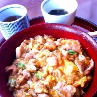 Snapdishの料理写真:築地場外の鶏屋さんの親子丼、mgmg|mizさん