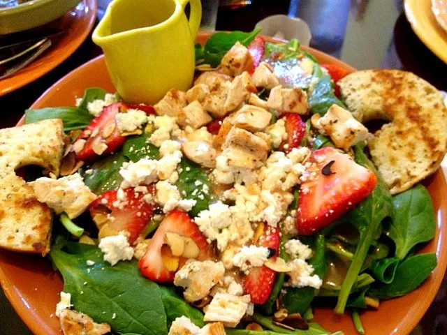 Strawberry and baby spinach salad|chan mitsuさん