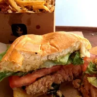 Tuna burger, truffle parmesan fries|kelly dullさん