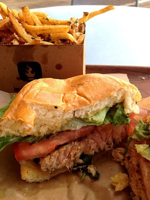 Tuna burger, truffle parmesan fries|kelly dullさん