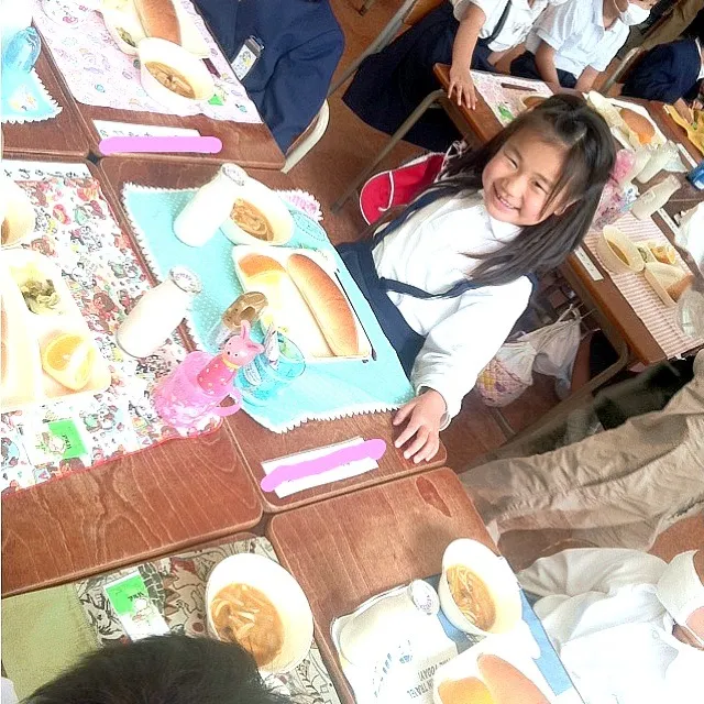 今日は小学校の給食参観♬カレースパゲティとコッペパン♡|由寿妃さん