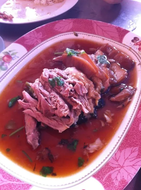 Snapdishの料理写真:ขาหมูพะโล้ [ Thai Stewed Pork Leg with Five Spices|Piyarat Tatawatornさん