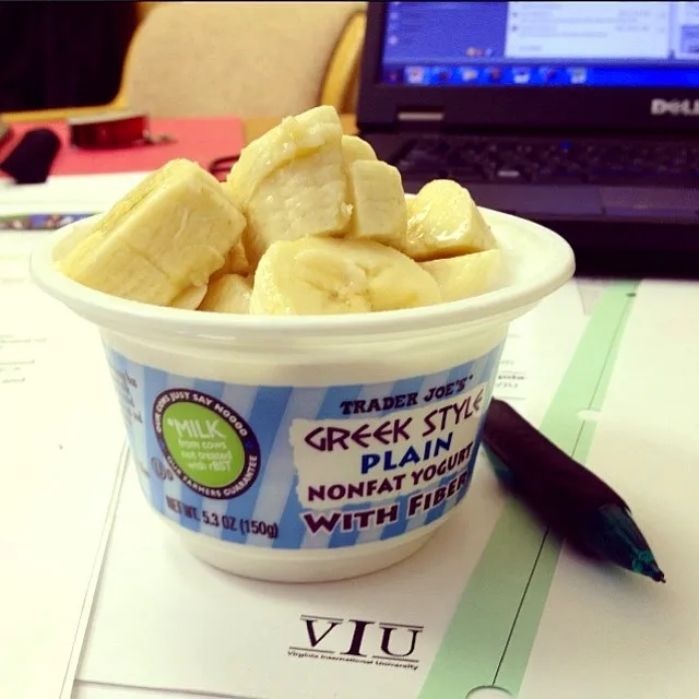 Plain Greek Yogurt with Banana|Evgenniaさん