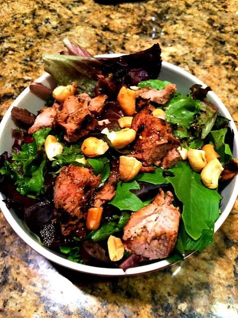 Mixed greens with Teriyaki -glazed roast pork and cashews|Elyseさん