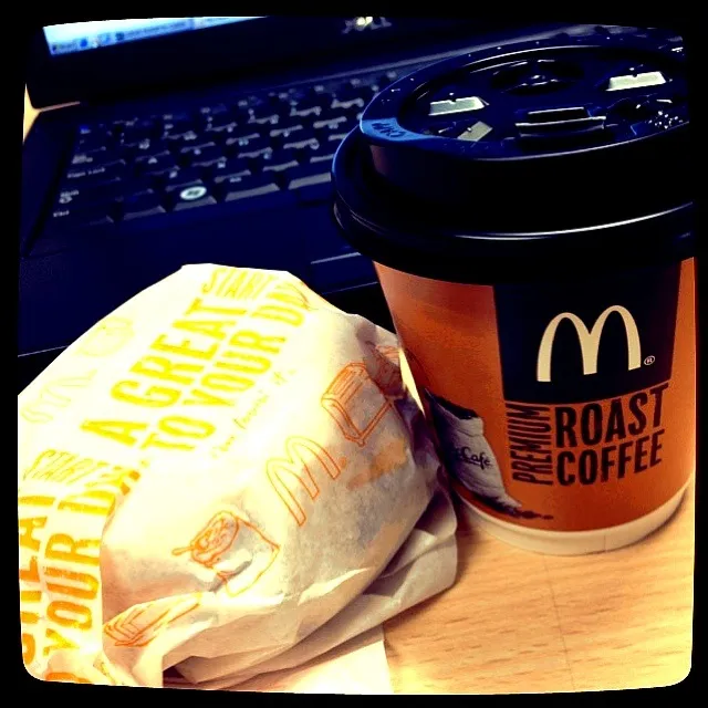 Snapdishの料理写真:McDonald's Breakfast ☕🍔|Princess Staceyさん