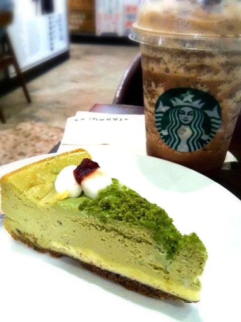 Greentea cheese cake & Mocha Cookies Crumble Frappuccino|PeonyYanさん