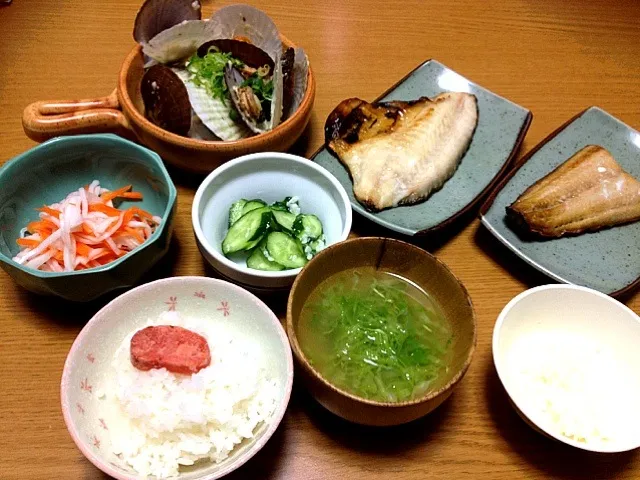 Snapdishの料理写真:明太子ご飯、大根と人参なます、春キャベツのおみそ汁、ホタテの塩麹蒸し、ツボ鯛焼き、縞ほっけ焼き、キュウリの浅漬け|まりこさん