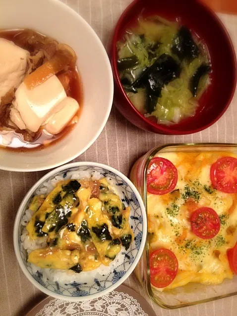 肉豆腐、カボチャのマカロニグラタン、のりたまなめたけ丼、春キャベツとワカメのみそ汁|naokoさん