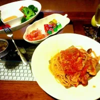 Snapdishの料理写真:鶏とシメジのトマトソースのパスタ|Sato Maeさん