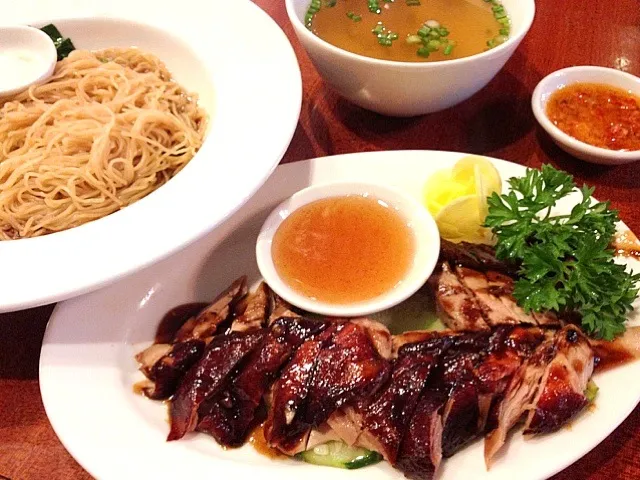 Snapdishの料理写真:roast duck with noodles|Junya Tanakaさん