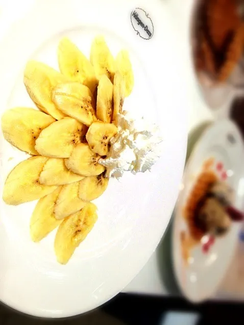 banana crepe by myself at my Haagen-Dazs shop^^|hackerty11さん