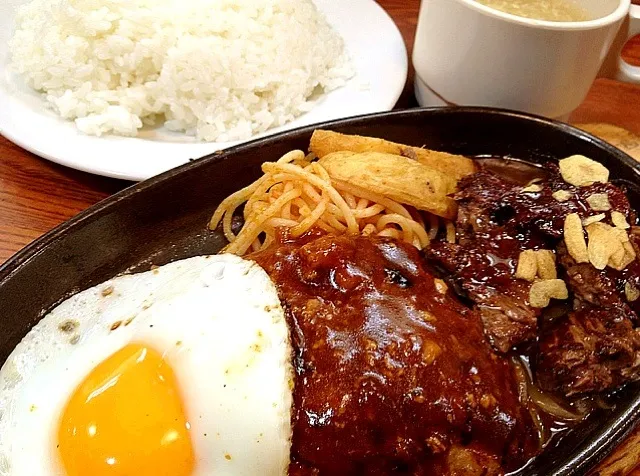 カットステーキ＆目玉ハンバーグ定食。 #昼ごはん #昼飯 #ランチ #定食|Takashi H.さん