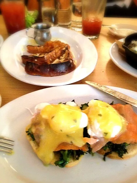 smoke salmon eggs benedict|micky chanさん