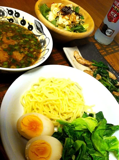 つけ麺、せせりとほうれん草の胡麻山椒焼き、豆腐サラダ|二宮みさきさん