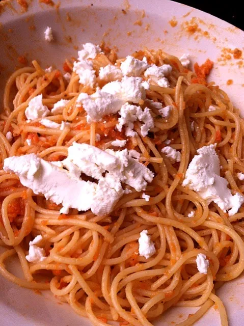 Snapdishの料理写真:leftover spagettid with carrot tomato sauce and goat cheese!  kids fav!|Celine Cossou-Bordesさん