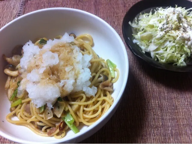 鶏皮/シメジの大根おろしパスタ、キャベツサラダ|alcoさん