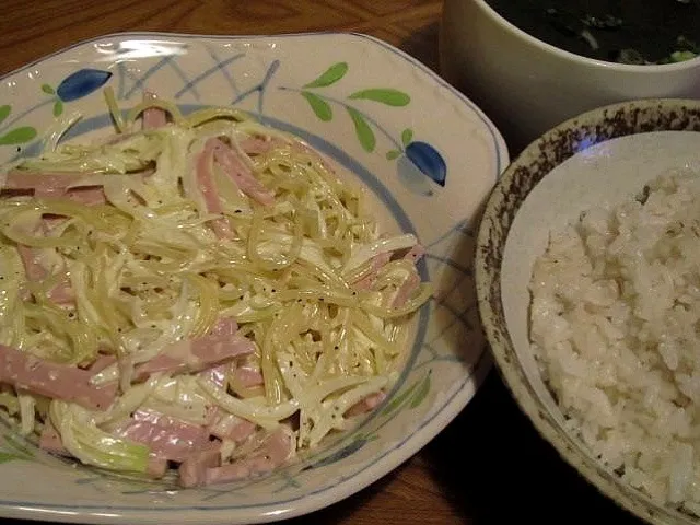 朝食:麦飯、スパサラ、わかめの味噌汁|Kenny Hiraiさん